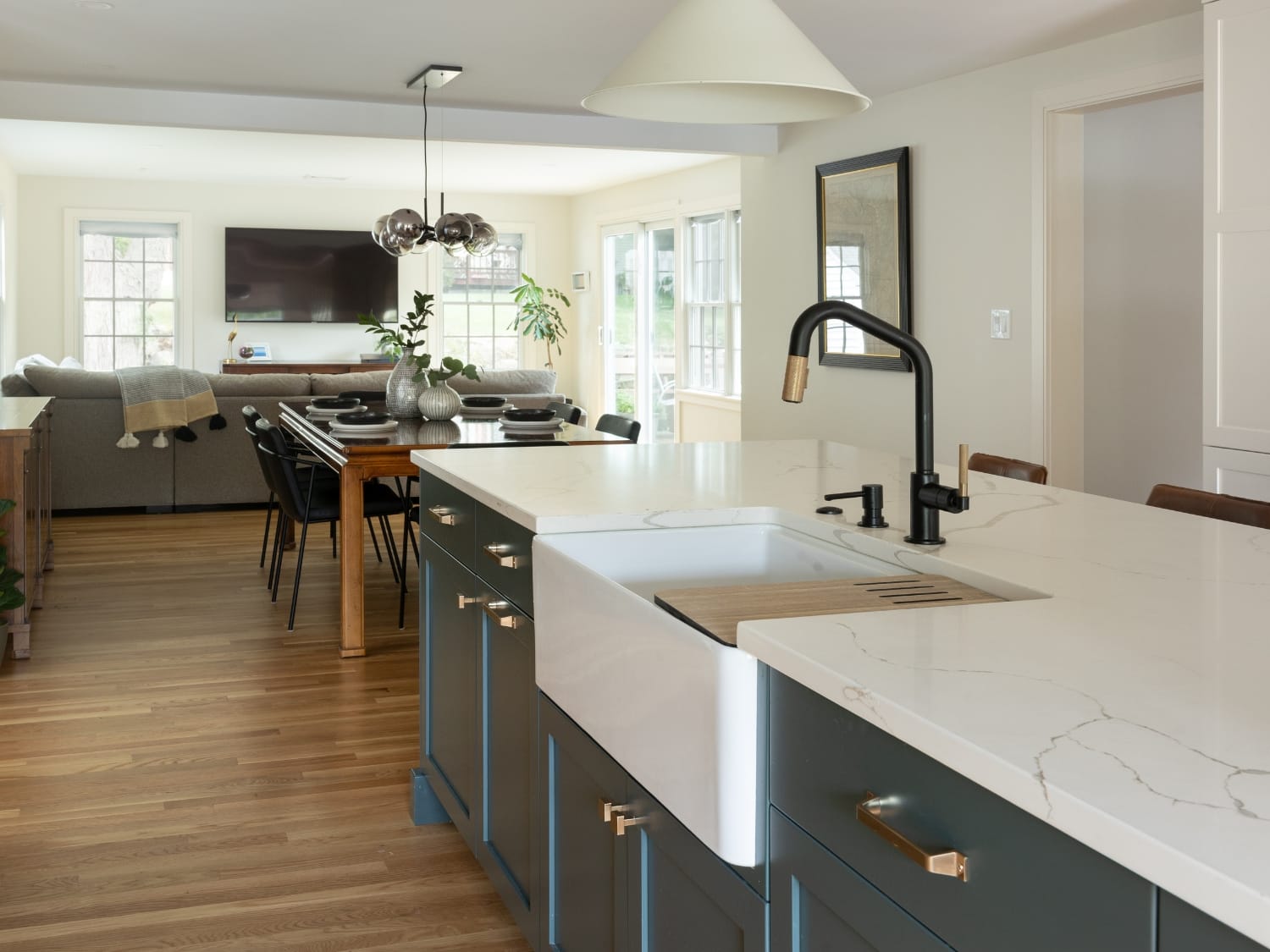open concept kitchen_living area