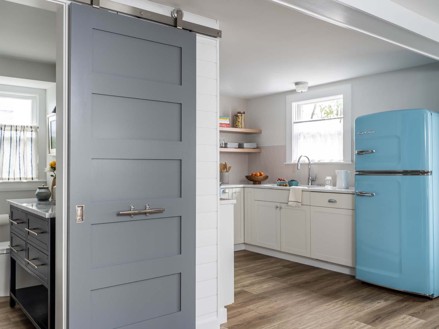 <div><a class="lk-pinterest" href="https://pinterest.com/pin/create/button/?url=https://e5o3ii46cif.exactdn.com/wp-content/uploads/2024/08/8-Retro-Beach-Cottage-on-Plum-Island-07.jpg?strip=all&lossy=1&ssl=1" rel="nofollow noopener noreferrer" target="_blank">Pinterest</a></div>
<div><a class="lk-email" href="mailto:?subject=Retro Beach Cottage on Plum Island&body=https://www.leekimball.com/portfolio2/beach-cottage-retro-reno-copy/" target="_blank" rel="noopener">Email</a></div>
<div><a class="lk-copy">Link</a></div>
