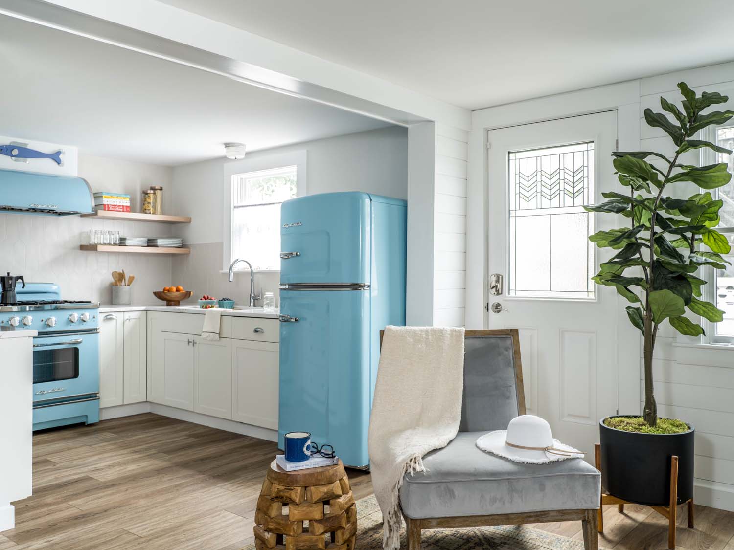 <div><a class="lk-pinterest" href="https://pinterest.com/pin/create/button/?url=https://e5o3ii46cif.exactdn.com/wp-content/uploads/2024/08/8-Retro-Beach-Cottage-on-Plum-Island-08.jpg?strip=all&lossy=1&ssl=1" rel="nofollow noopener noreferrer" target="_blank">Pinterest</a></div>
<div><a class="lk-email" href="mailto:?subject=Retro Beach Cottage on Plum Island&body=https://www.leekimball.com/portfolio2/beach-cottage-retro-reno-copy/" target="_blank" rel="noopener">Email</a></div>
<div><a class="lk-copy">Link</a></div>
